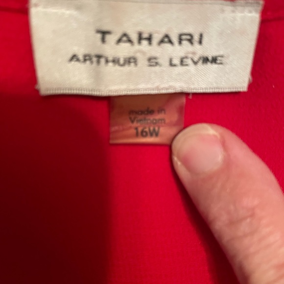 Tahari VNeck Sleeveless Blouse - Picture 3 of 3